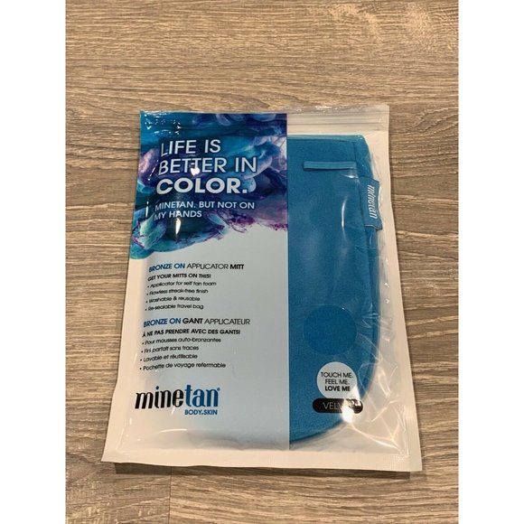 Other - New Minetan Velvet Bronze On Applicator Mitt Blue C9